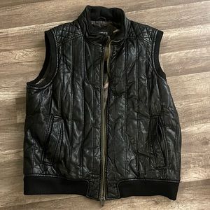Guess, men black leather zip up vest. Size XXL.